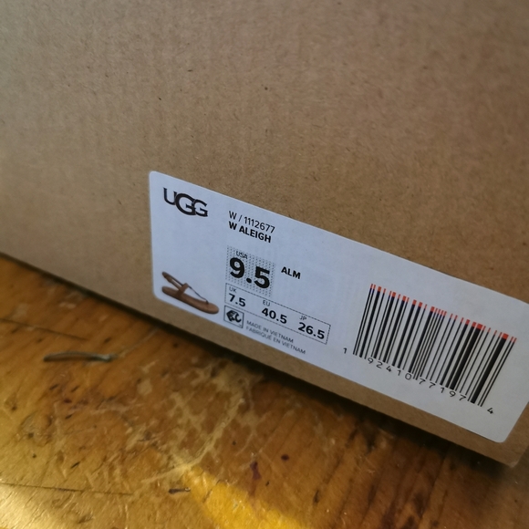 UGG sandals - Picture 5 of 5